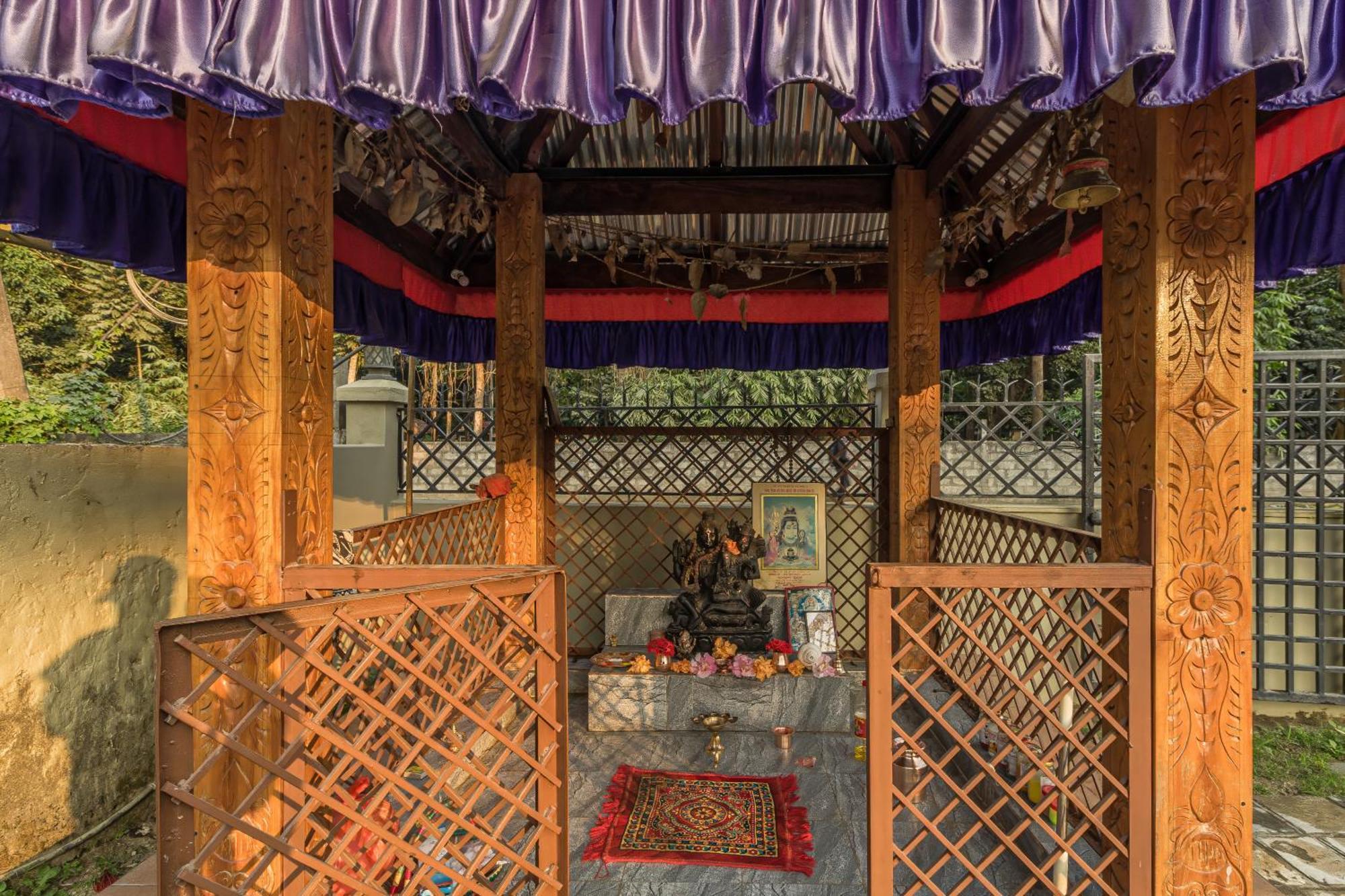 Hotel River Side Sauraha Buitenkant foto