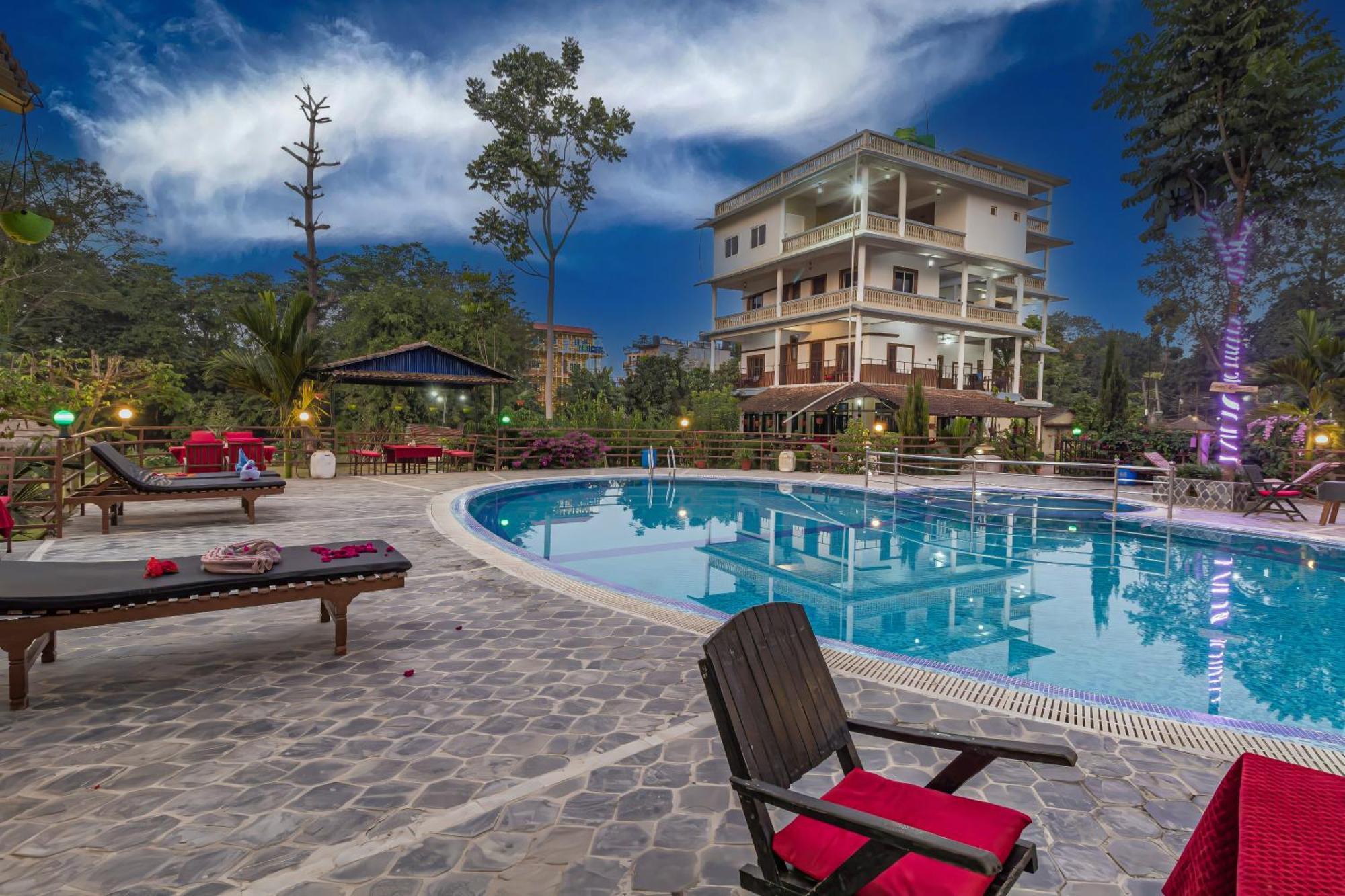 Hotel River Side Sauraha Buitenkant foto